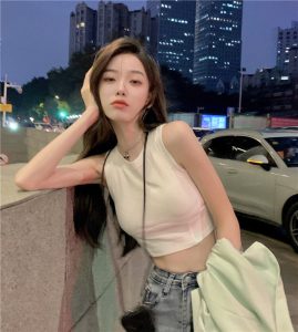 Sleeveless sports top - Image 4