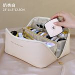 Travel cosmetic bag (White)