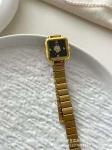 Retro Camellia watch [Gold Black] - Image 4