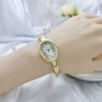 Bracelet oval shape watch [Gold Gold]