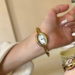 Bracelet oval shape watch [Gold White]
