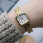 Fashionable net strap watch [ Gold White ]